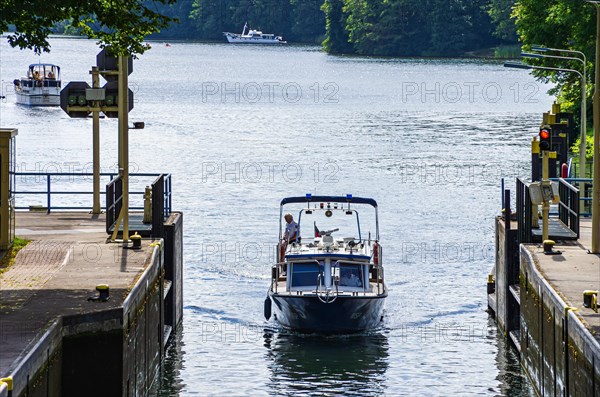 A boat of the water police enters the Woltersdorf lock coming from the Flakensee