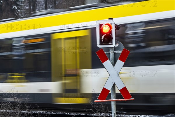 Level crossing with regional train