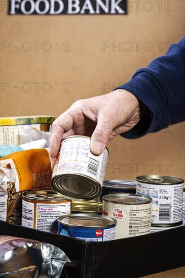 Preparing a food box