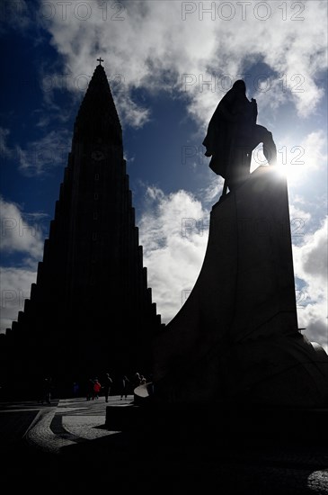 Hallkrimskirche and statue of Leif Eriksson in Reykjavik