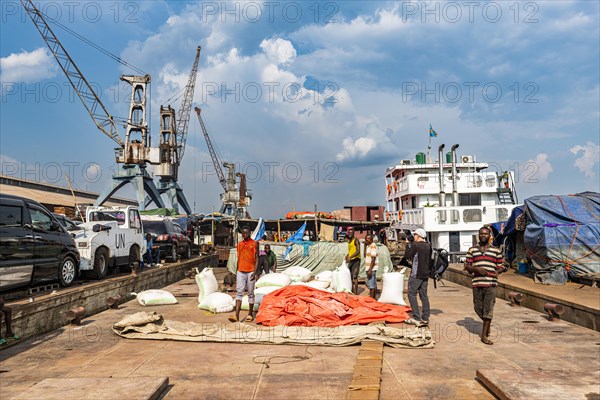 Old cranes in the Port of Kisangani