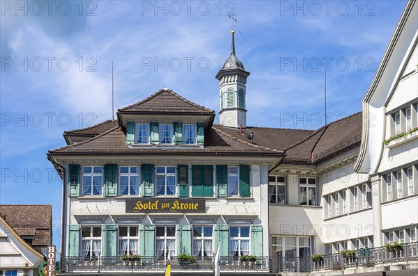 The HOTEL ZUR KRONE on the village square of Gais