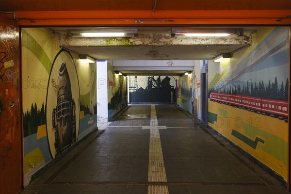 Painted tunnel walls with motifs from the Ruhr area