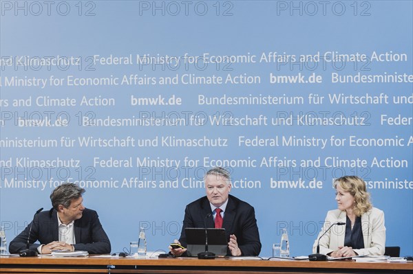 (L-R) Robert Habeck (Buendnis 90 Die Gruenen), Federal Minister for the Economy and Climate Protection and Vice Chancellor, Mathias Cormann, Secretary General of the OECD (Organisation for Economic Co-operation and Development), and Steffi Lemke (Buendnis 90 Die Gruenen), Federal Minister for the Environment, Nature Conservation, Nuclear Safety and Consumer Protection, recorded during the press conference on the handover of the OECD Environmental Report to the Federal Minister for the Environment and the OECD Economic Report to the Federal Minister for Economic Affairs
