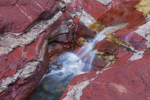 Argillite sedimentary mineral layers in Lost Horse Creek