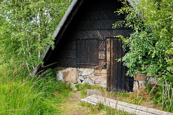 Moor hut at the former peat digging in the Georgenfelder Hochmoor nature reserve