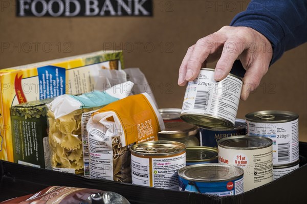 Preparing a food box