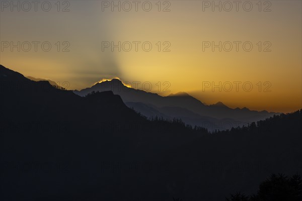 Daybreak at Poon Hill. View towards the east