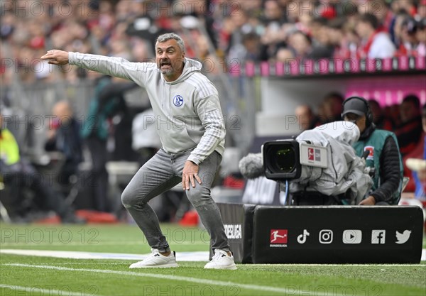 Coach Thomas Reis FC Schalke 04 S04 on the sidelines