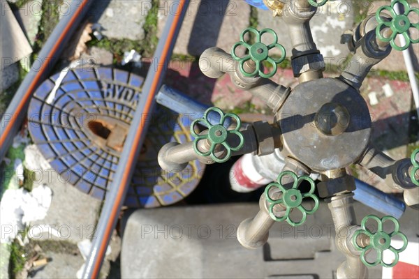 Standpipe with water taps at an underground hydrant