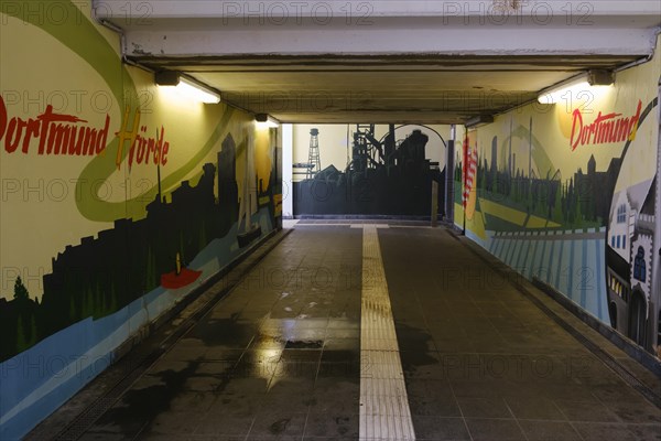 Painted tunnel walls with motifs from the Ruhr area