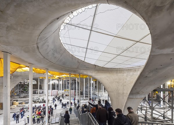 Concrete chalice pillar in the underground platform hall