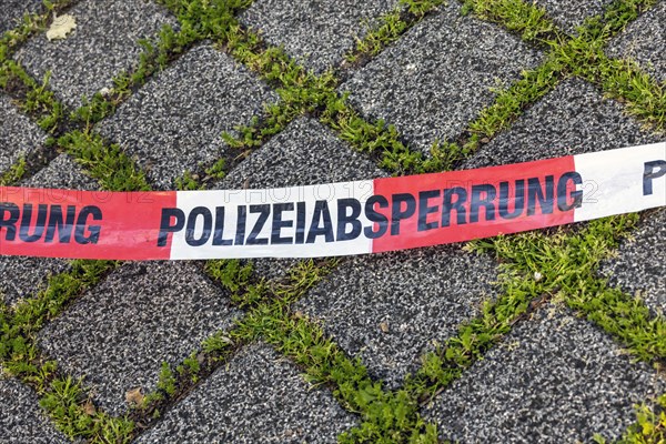 Flutter tape with the inscription Polizeiabsperrung