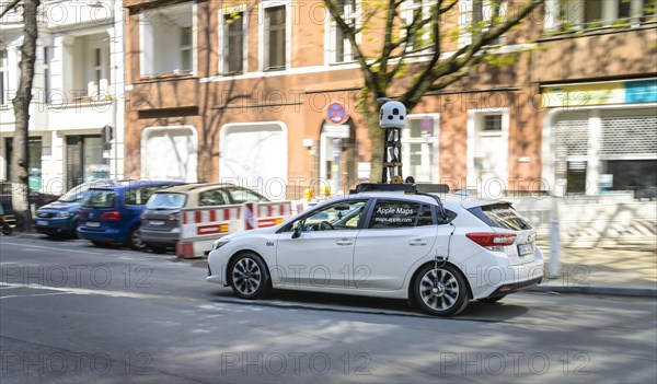 Apple Maps car taking pictures