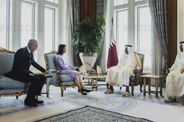 (L-R) Annalena Baerbock (Buendnis 90 Die Gruenen), Federal Minister for Foreign Affairs, and Sheikh Tamim bin Hamad bin Khalifa Al Thani, Emir of the State of Qatar, photographed during a joint meeting in Doha, 17 May 2023. Baerbock is travelling to Saudi Arabia and Qatar on her three-day trip., Doha, Qatar, Asia