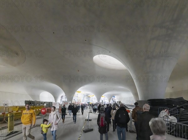 Concrete chalice pillar in the underground platform hall