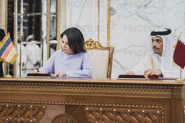 (L-R) Annalena Baerbock (Buendnis 90 Die Gruenen), Federal Minister for Foreign Affairs, pictured signing a Memorandum of Understanding with Sheikh Mohammed bin Abdulrahman bin Jassim Al Thani, Prime Minister and Minister of Foreign Affairs of Qatar, in Doha, 17.05.2023. Baerbock is travelling on her three-day trip to Saudi Arabia and to Qatar., Doha, Qatar, Asia