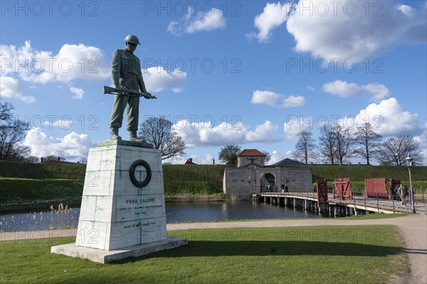 Vore Faldne monument