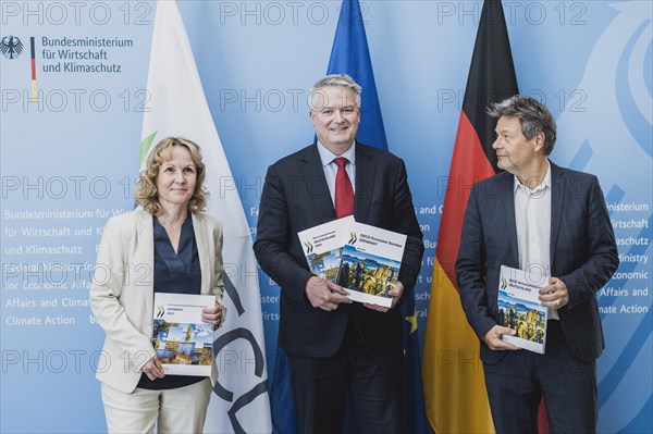 (L-R) Steffi Lemke (Buendnis 90 Die Gruenen), Federal Minister for the Environment, Nature Conservation, Nuclear Safety and Consumer Protection, Mathias Cormann, Secretary-General of the OECD (Organisation for Economic Co-operation and Development), and Robert Habeck (Buendnis 90 Die Gruenen), Federal Minister for Economic Affairs and Climate Protection and Vice-Chancellor, recorded at the press conference on the handover of the OECD Environmental Report to the Federal Minister for the Environment and the OECD Economic Report to the Federal Minister for Economic Affairs