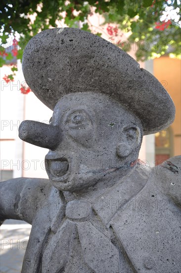 Sculpture Man with hat and nose