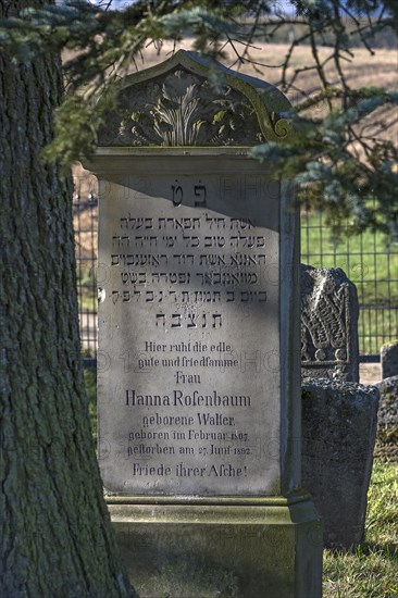 Jewish symbol on a gravestone