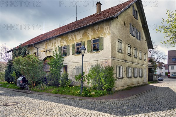 A somewhat dilapidated house