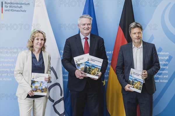 (L-R) Steffi Lemke (Buendnis 90 Die Gruenen), Federal Minister for the Environment, Nature Conservation, Nuclear Safety and Consumer Protection, Mathias Cormann, Secretary-General of the OECD (Organisation for Economic Co-operation and Development), and Robert Habeck (Buendnis 90 Die Gruenen), Federal Minister for Economic Affairs and Climate Protection and Vice-Chancellor, recorded at the press conference on the handover of the OECD Environmental Report to the Federal Minister for the Environment and the OECD Economic Report to the Federal Minister for Economic Affairs