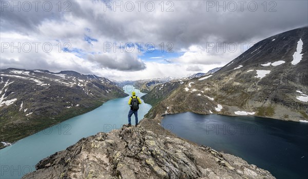 Mountaineers on Besseggen hike