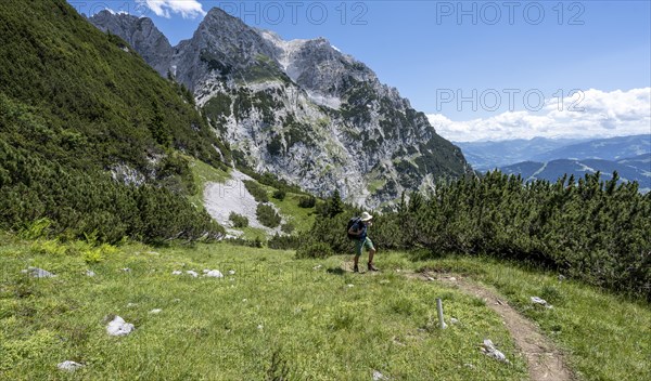 Mountaineers climbing the Hackenkoepfe