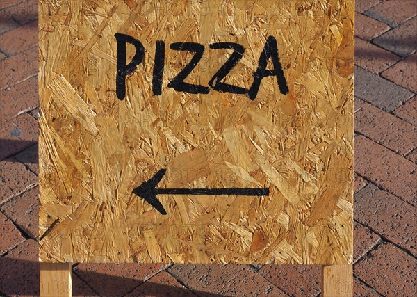 Pizza sign with direction arrow