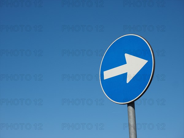 Direction arrow sign