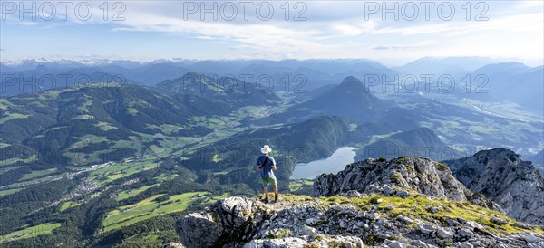 Mountaineers at the summit of the Scheffauer