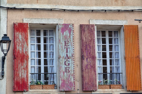 Historic houses in L'Isle-sur-la-Sorgue