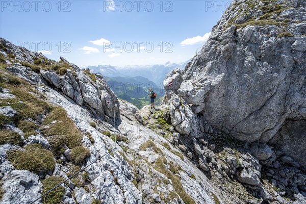 Mountaineer on the ridge of the Hoher Brett