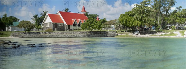 One of the most renowned churches in Mauritius is the Notre Dame Auxiliatrice Chapel