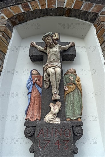 Religious sculptures in a niche