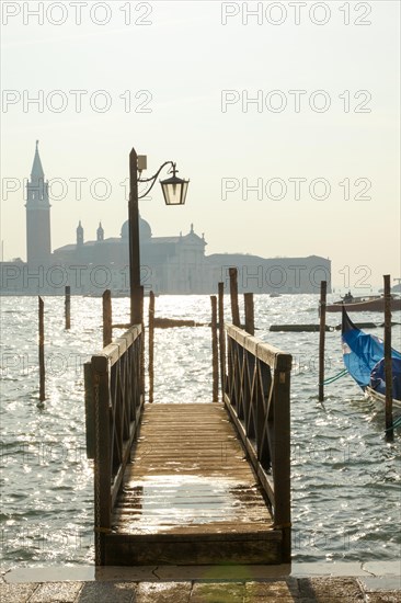 View from the piazzetta onto a jetty and the monastery island of San Giorgio Maggiore