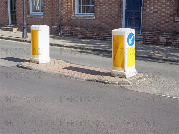 Traffic bollard sign