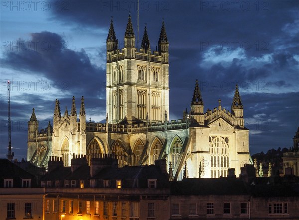 Bath Abbey church at night