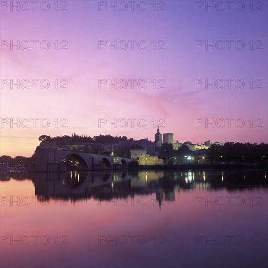 Pont St.-Benetzet and Palace of the Popes at sunrise