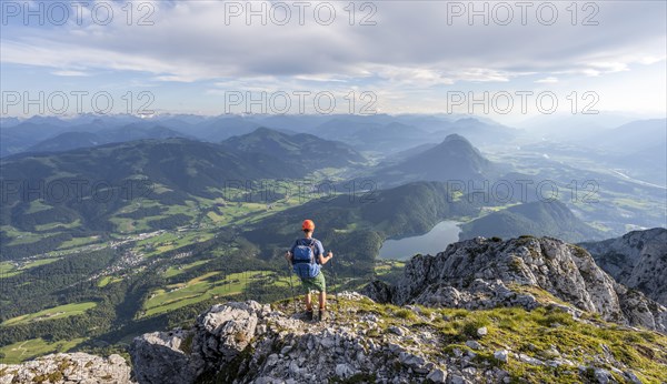 Mountaineers at the summit of the Scheffauer