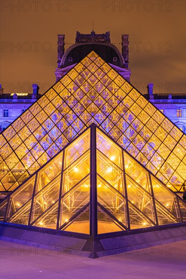 Ieoh Ming Peis pyramid at night