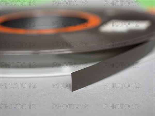 Magnetic tape reel