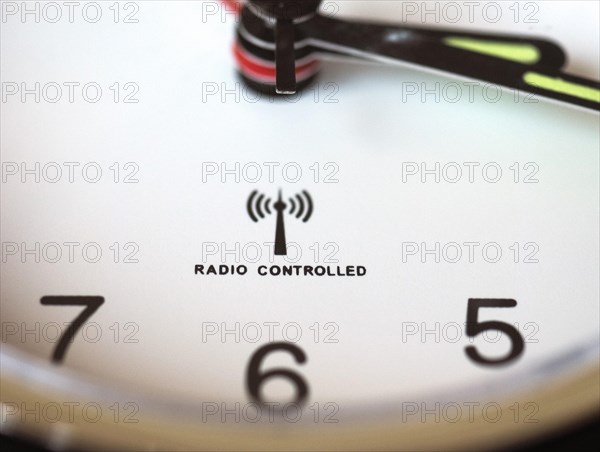 Radio controlled clock