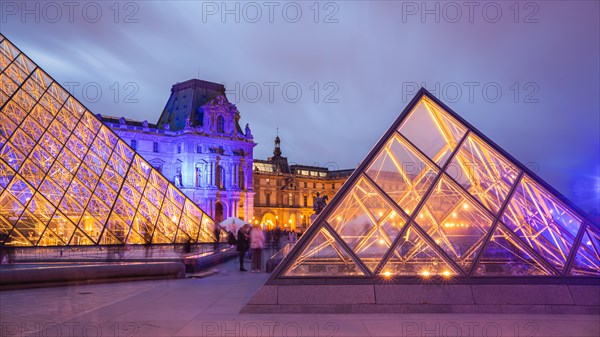 Ieoh Ming Peis pyramid at night