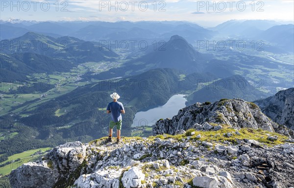 Mountaineers at the summit of the Scheffauer