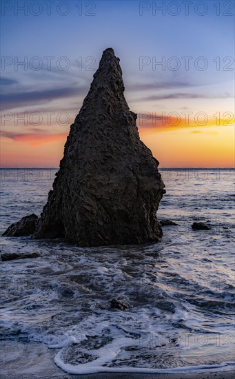 Sunset by the ocean at El Matador Beach