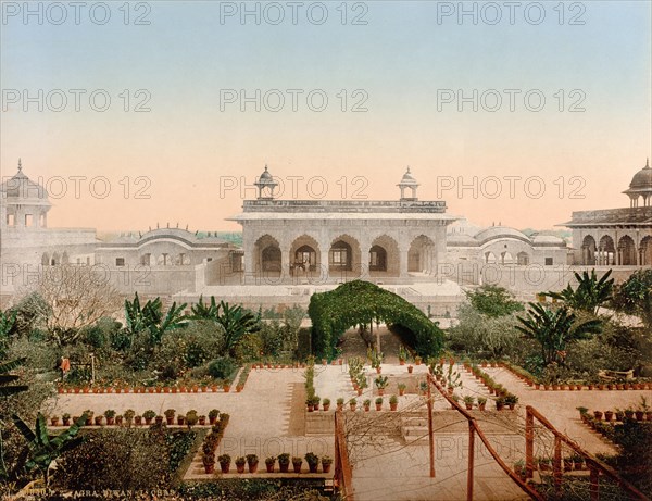 Diwan-i-Chas Palace in Agra