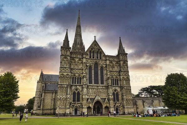 Group of tourists in front of Salisbury Cathedral