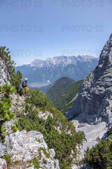 Climbers ascending to the Upper Wettersteinspitze